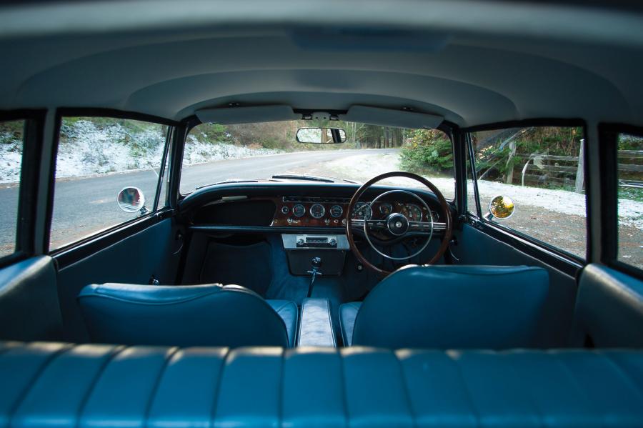 Панель приборов Sunbeam Tiger Coupe by Harrington 1965 года  (фото 3 из 7)
